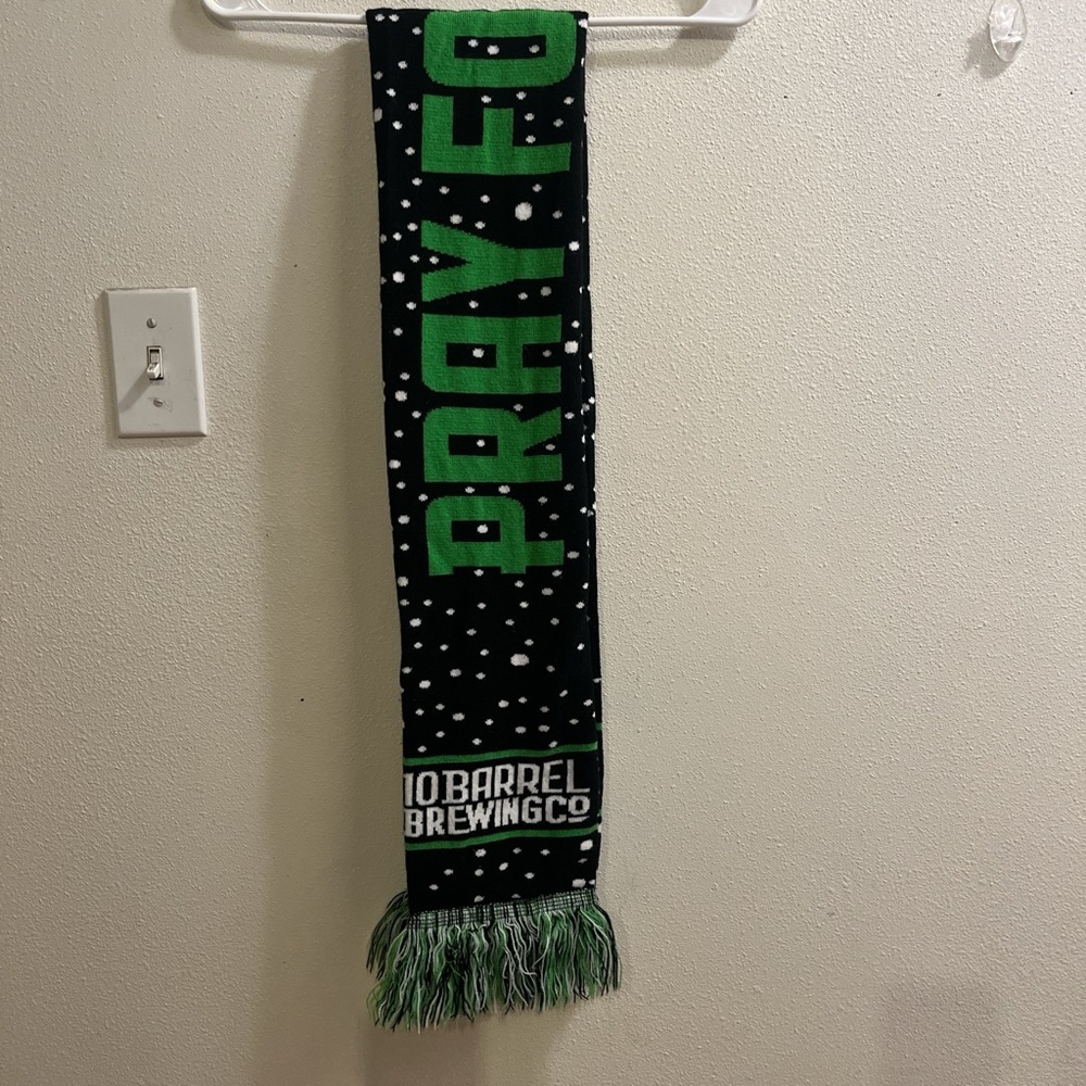 Black and Green Scarf - Picture 3 of 5